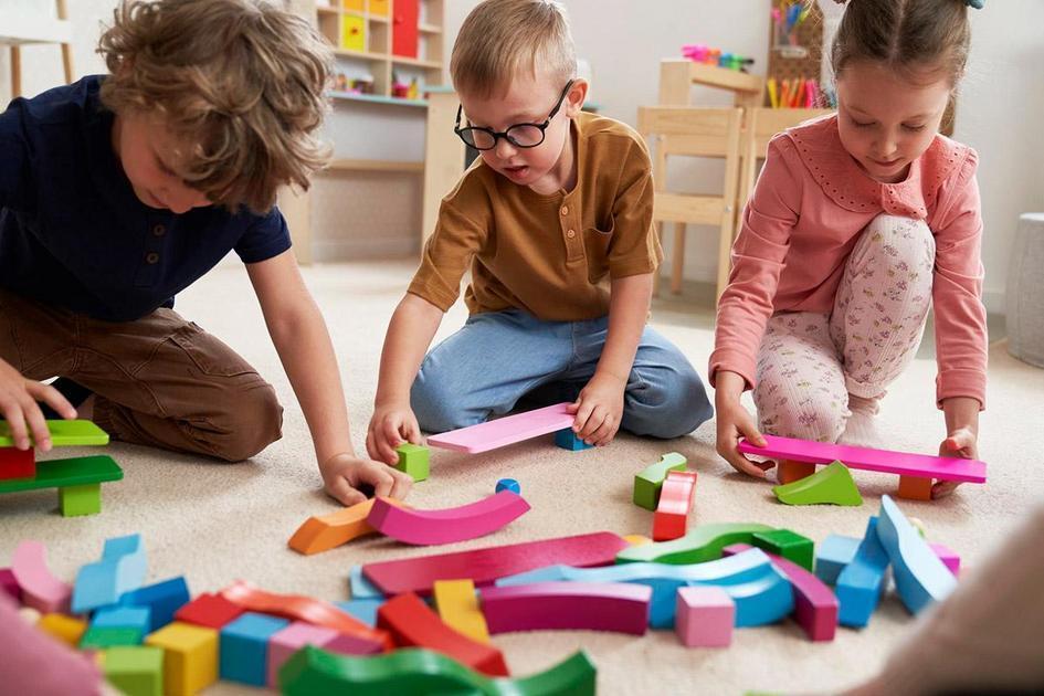 Explorando os Princípios Montessori através dos Materiais Matemáticos Explorando os Princípios Montessori através dos Materiais Matemáticos