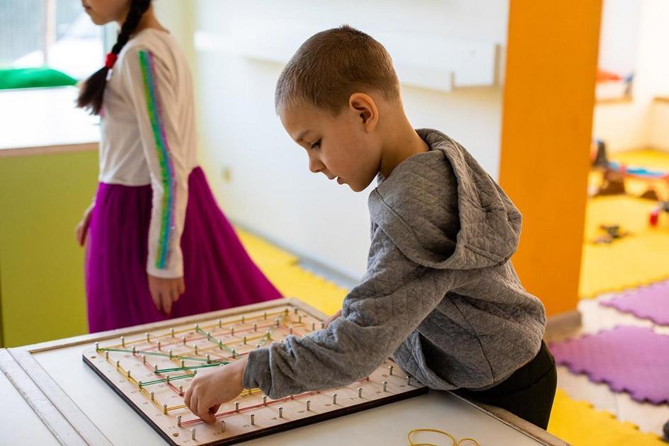Benefícios de Estantes Montessori para o Desenvolvimento Infantil Benefícios de Estantes Montessori para o Desenvolvimento Infantil