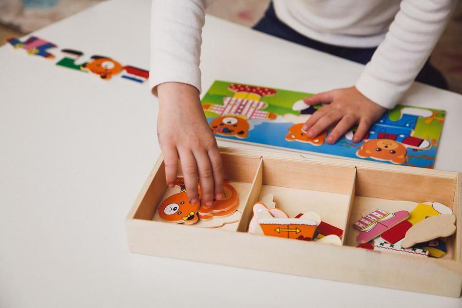 Benefícios do Brinquedo Montessori na Aprendizagem das Cores