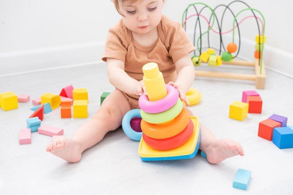 Benefícios dos Brinquedos de Madeira Montessori para o Desenvolvimento Infantil