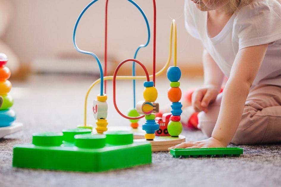 Como Escolher Brinquedos Montessori de Madeira Que Estimulam a Aprendizagem