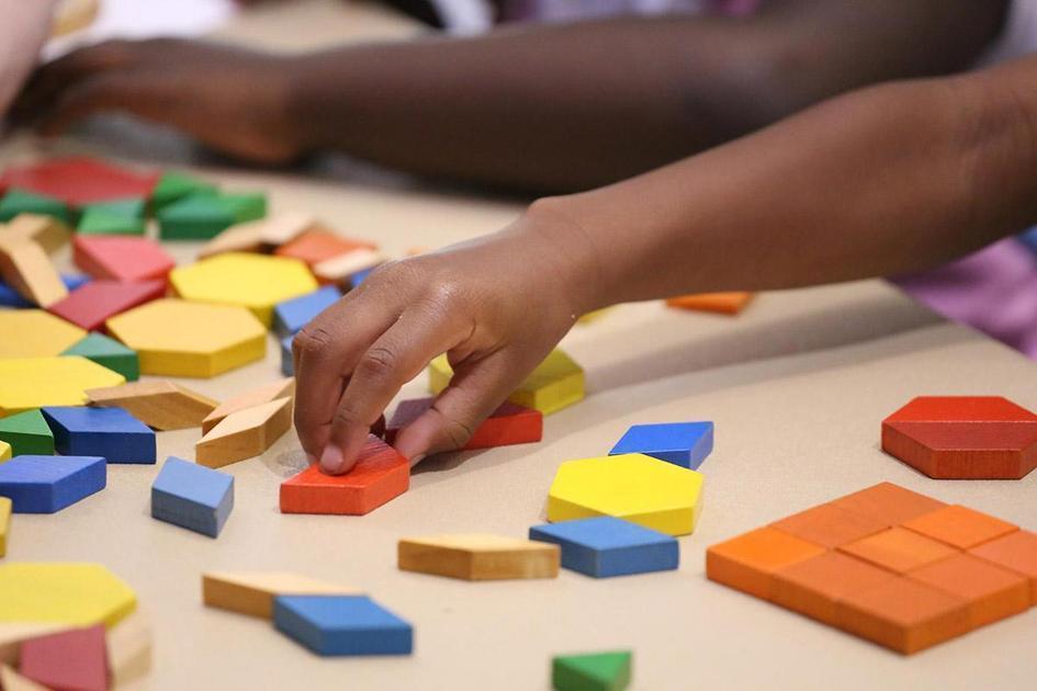 Entendendo a Filosofia Montessori e a Organização dos Brinquedos Entendendo a Filosofia Montessori e a Organização dos Brinquedos