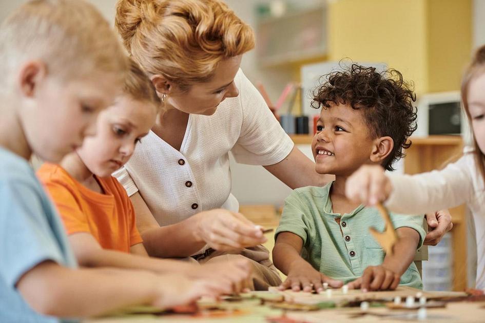 Entendendo a Filosofia Montessori e os Benefícios para Crianças de 4 Anos