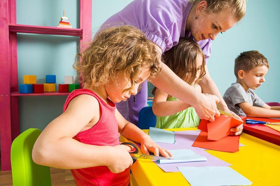 Entendendo o Ambiente Montessori em Casa Entendendo o Ambiente Montessori em Casa