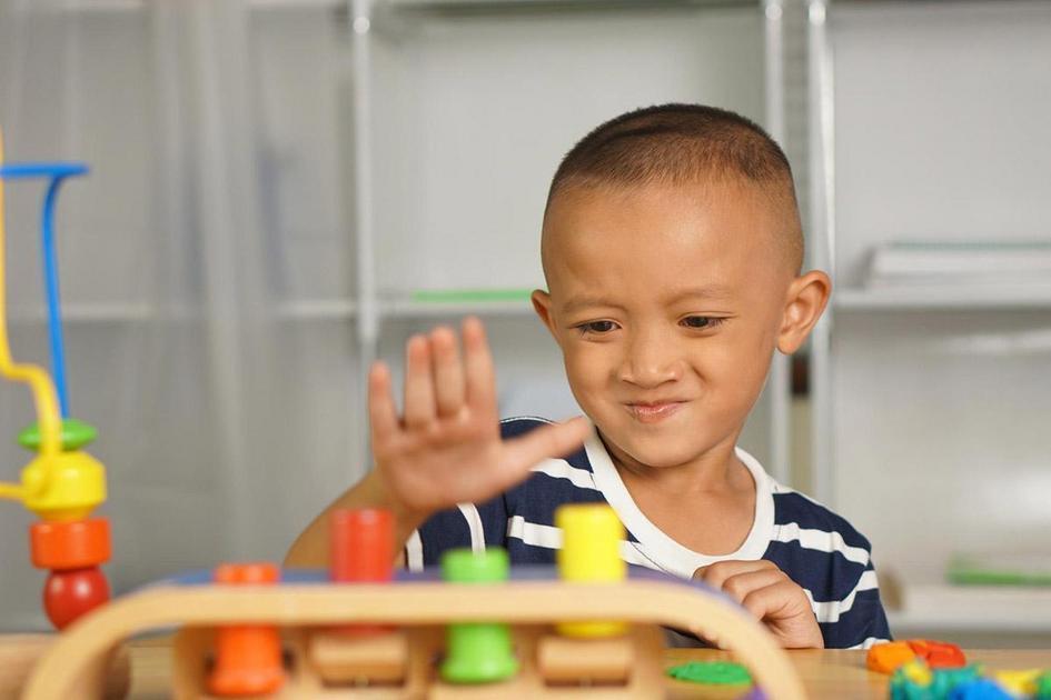 Entendendo os princípios de Montessori por trás dos ovos inteligentes