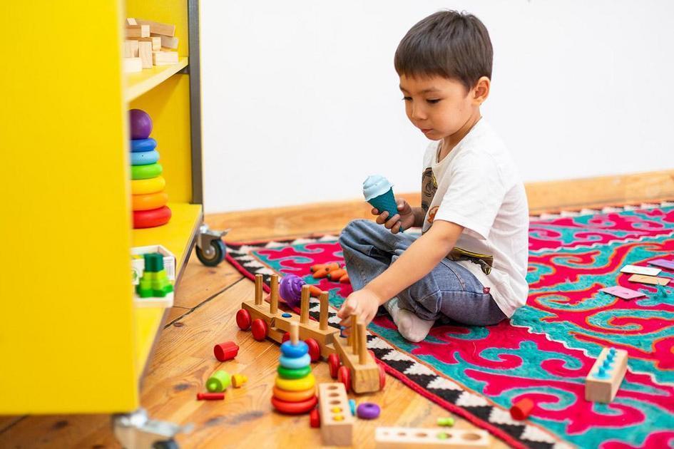 Integração Sensorial com o Brinquedo 7 em 1 de Xilofone Montessori Integração Sensorial com o Brinquedo 7 em 1 de Xilofone Montessori