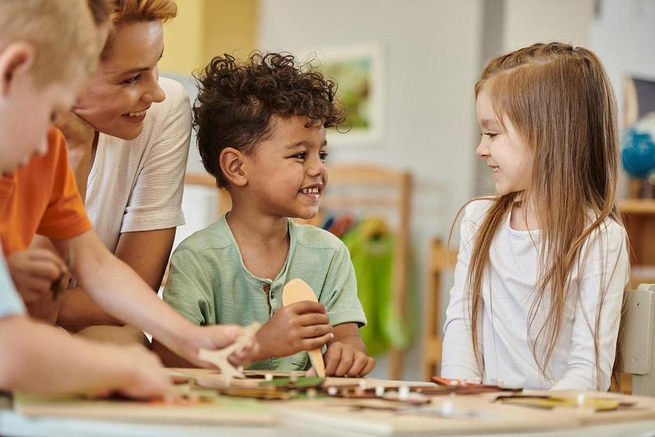 Passo a Passo para Montar sua Estante Brinquedos Montessori em Casa Passo a Passo para Montar sua Estante Brinquedos Montessori em Casa