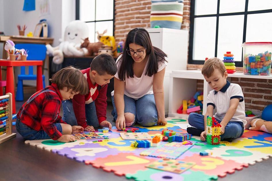 Passo a Passo para Organizar uma Estante de Brinquedos Montessori em Casa Passo a Passo para Organizar uma Estante de Brinquedos Montessori em Casa