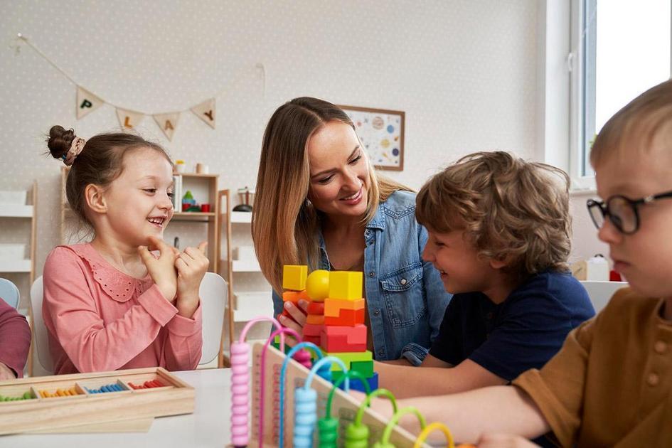 Classificação dos materiais didáticos Montessori Classificação dos materiais didáticos Montessori